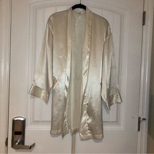Victoria’s Secret White Long Sleeve Robe Size OS